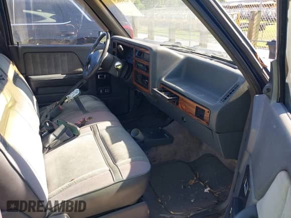 1992 Dodge Dakota SLT z VIN 1B7FL26X9NS643377, wystawiony jako IAAI lot #42844829 z przebiegiem 191 961 mil mil oraz . Historia ofert i sprzedaży dostępna na DreamBid. Obrazek 5.