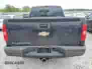 2009 Chevrolet Silverado 1500 LS z VIN 1GCEK19C19Z135113, wystawiony jako Copart lot #56945925 z przebiegiem 127 479 mil mil oraz Czysty tytuł • Clean title. Historia ofert i sprzedaży dostępna na DreamBid. Obrazek 6.