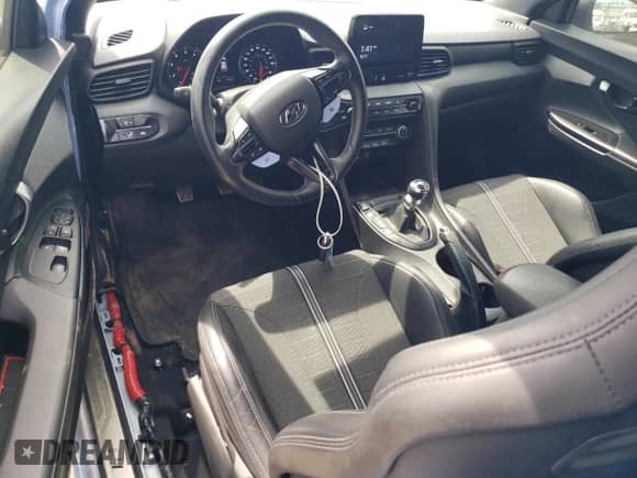 2021 Hyundai Veloster z VIN KMHT36AH5MU009363, wystawiony jako Copart lot #54372415 z przebiegiem 71 941 mil mil oraz Szkoda całkowita • Salvage title. Historia ofert i sprzedaży dostępna na DreamBid. Obrazek 8.