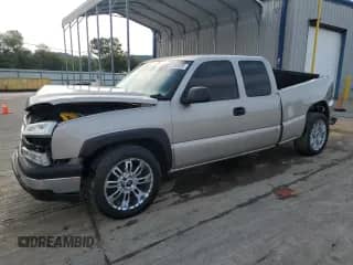 2006 Chevrolet Silverado 1500 Work Truck z VIN 1GCEC19X56Z178123, wystawiony jako Copart lot #82103575 z przebiegiem 252 393 mil mil oraz Szkoda całkowita • Salvage title. Historia ofert i sprzedaży dostępna na DreamBid. Obrazek 1.