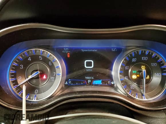 2016 Chrysler 300 Limited z VIN 2C3CCARG4GH358464, wystawiony jako Copart lot #43328695 z przebiegiem 74 923 mil mil oraz Czysty tytuł • Clean title. Historia ofert i sprzedaży dostępna na DreamBid. Obrazek 9.