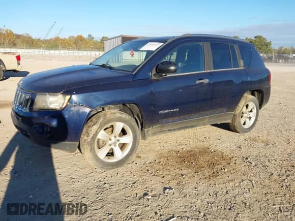 2014 Jeep Compass Sport z VIN 1C4NJDBB4ED546437, wystawiony jako IAAI lot #43443347 z przebiegiem 169 871 mil mil oraz . Historia ofert i sprzedaży dostępna na DreamBid. Obrazek 2.