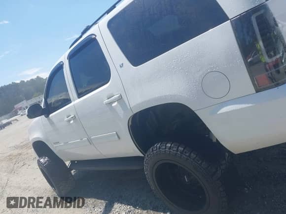 2010 Chevrolet Tahoe LT with VIN 1GNMCBE34AR148552, listed as a IAAI auction lot 43130672 with 193,030 mi miles and . Bid and sale history available at DreamBid. Image 14.