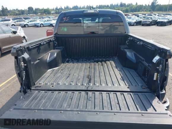 2019 Toyota Tacoma SR z VIN 3TMCZ5AN6KM229020, wystawiony jako IAAI lot #43090158 z przebiegiem 117 151 mil mil oraz . Historia ofert i sprzedaży dostępna na DreamBid. Obrazek 18.