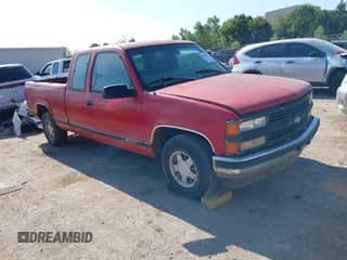 1998 Chevrolet Silverado 1500 z VIN 2GCEC19M8W1256179, wystawiony jako IAAI lot #43200752 z przebiegiem 372 653 mil mil oraz . Historia ofert i sprzedaży dostępna na DreamBid. Obrazek 1.