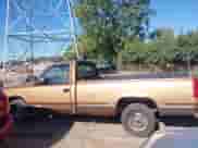 1989 GMC Sierra 1500 z VIN 1GTDC14K5KZ529078, wystawiony jako IAAI lot #43059983 z przebiegiem 158 207 mil mil oraz . Historia ofert i sprzedaży dostępna na DreamBid. Obrazek 14.