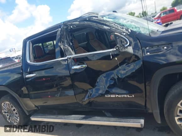 2024 GMC Sierra 1500 Denali Ultimate with VIN 1GTUUHEL4RZ293322, listed as a IAAI auction lot 42585413 with 15,152 mi miles and . Bid and sale history available at DreamBid. Image 6.