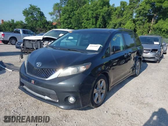 2013 Toyota Sienna SE с VIN 5TDXK3DC0DS357678, выставлен на аукционе IAAI как лот 42659483 с пробегом 150 566 миль миль и . История ставок и продаж доступна на DreamBid. Изображение 2.