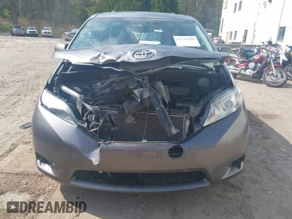 2016 Toyota Sienna LE с VIN 5TDJK3DC1GS133412, выставлен на аукционе IAAI как лот 42237698 с пробегом 146 495 миль миль и . История ставок и продаж доступна на DreamBid. Изображение 12.