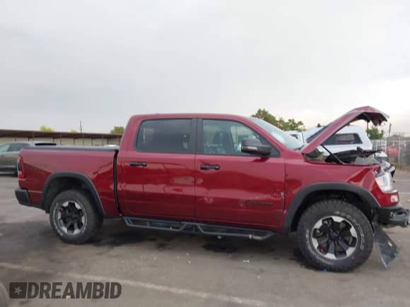 2024 Ram 1500 Rebel z VIN 1C6SRFLT5RN211645, wystawiony jako IAAI lot #43118716 z przebiegiem 17 951 mil mil oraz . Historia ofert i sprzedaży dostępna na DreamBid. Obrazek 13.