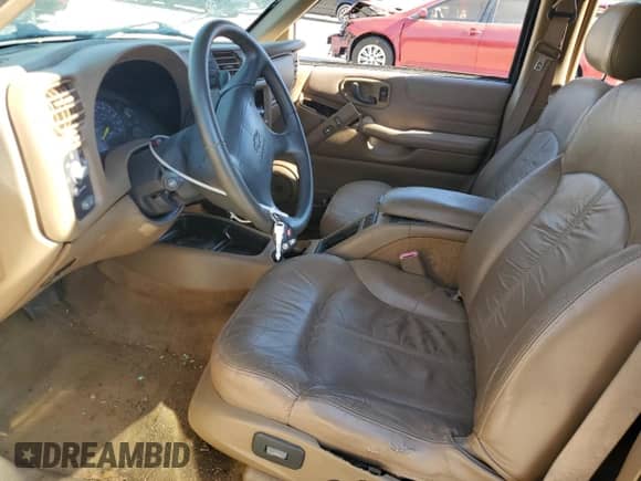 1998 Chevrolet Blazer LT z VIN 1GNDT13W6W2289906, wystawiony jako Copart lot #45766225 z przebiegiem 128 499 mil mil oraz Czysty tytuł • Clean title. Historia ofert i sprzedaży dostępna na DreamBid. Obrazek 7.