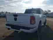 2023 Ram 1500 Lone Star z VIN 1C6RREBT8PN553095, wystawiony jako IAAI lot #41647688 z przebiegiem 18 574 mil mil oraz . Historia ofert i sprzedaży dostępna na DreamBid. Obrazek 4.