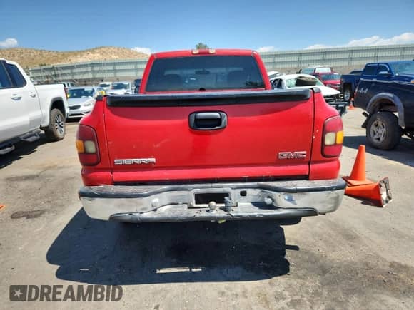 2001 GMC Sierra 1500 SL with VIN 1GTEC14W21Z211005, listed as a Copart auction lot 68640635 with 200,862 mi miles and Salvage title. Bid and sale history available at DreamBid. Image 6.