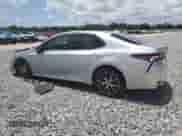 2023 Toyota Camry SE z VIN 4T1G11AK9PU104521, wystawiony jako Copart lot #63671725 z przebiegiem 69 960 mil mil oraz Nie do naprawy • Non repairable. Historia ofert i sprzedaży dostępna na DreamBid. Obrazek 2.