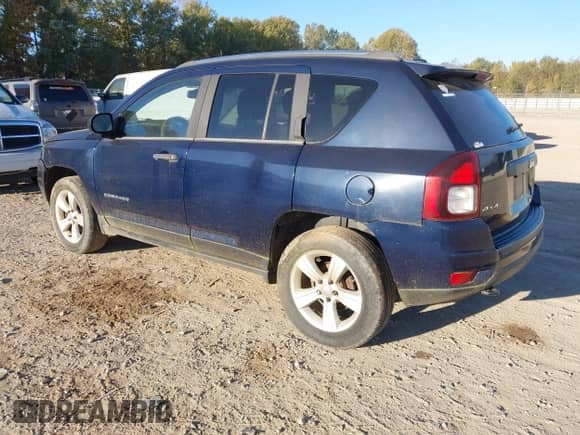 2014 Jeep Compass Sport z VIN 1C4NJDBB4ED546437, wystawiony jako IAAI lot #43443347 z przebiegiem 169 871 mil mil oraz . Historia ofert i sprzedaży dostępna na DreamBid. Obrazek 3.