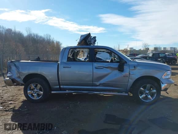 2019 Ram 1500 Big Horn z VIN 3C6RR6LT3KG605321, wystawiony jako IAAI lot #41053497 z przebiegiem 113 853 mil mil oraz . Historia ofert i sprzedaży dostępna na DreamBid. Obrazek 13.