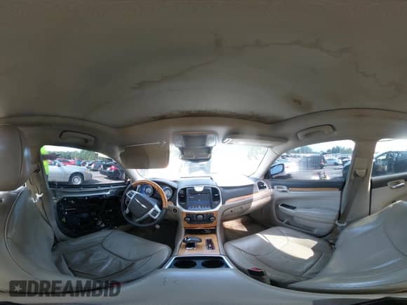 2014 Chrysler 300 C z VIN 2C3CCAEG6EH220900, wystawiony jako IAAI lot #43080522 z przebiegiem 153 817 mil mil oraz . Historia ofert i sprzedaży dostępna na DreamBid. Obrazek 19.