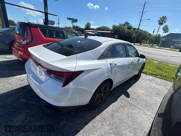 2021 Hyundai Elantra SEL с VIN 5NPLM4AG2MH026998, выставлен на аукционе Copart как лот 61692135 с пробегом 55 861 миль миль и Чистый • Clean title. История ставок и продаж доступна на DreamBid. Изображение 4.