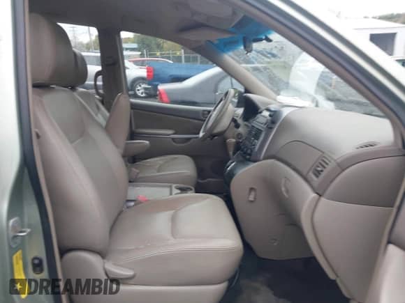 2010 Toyota Sienna CE z VIN 5TDKK4CCXAS303057, wystawiony jako IAAI lot #43411711 z przebiegiem 153 537 mil mil oraz . Historia ofert i sprzedaży dostępna na DreamBid. Obrazek 5.