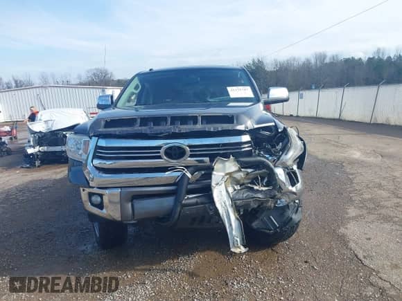 2017 Toyota Tundra Platinum с VIN 5TFAY5F15HX627757, выставлен на аукционе IAAI как лот 41155707 с пробегом 90 675 миль миль и . История ставок и продаж доступна на DreamBid. Изображение 12.