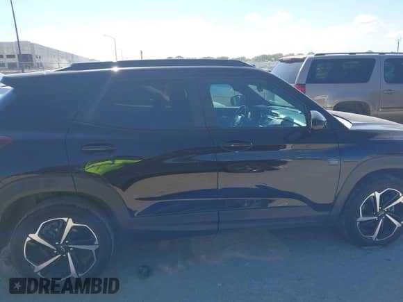 2022 Chevrolet TrailBlazer RS z VIN KL79MTSL6NB067666, wystawiony jako IAAI lot #42813855 z przebiegiem 58 078 mil mil oraz . Historia ofert i sprzedaży dostępna na DreamBid. Obrazek 14.