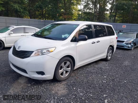 2015 Toyota Sienna L with VIN 5TDZK3DCXFS614096, listed as a IAAI auction lot 39977158 with 93,471 mi miles and . Bid and sale history available at DreamBid. Image 17.