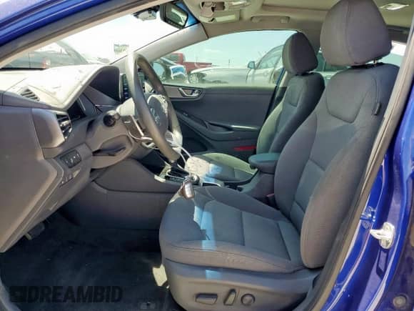 2020 Hyundai Ioniq SEL z VIN KMHC85LC2LU210990, wystawiony jako Copart lot #66572195 z przebiegiem 32 678 mil mil oraz Czysty tytuł • Clean title. Historia ofert i sprzedaży dostępna na DreamBid. Obrazek 7.