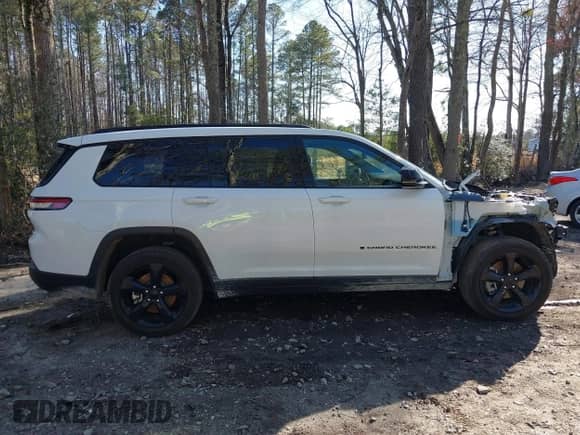 2024 Jeep Grand Cherokee Altitude z VIN 1C4RJKAG2R8933862, wystawiony jako IAAI lot #41864040 z przebiegiem 11 244 mil mil oraz . Historia ofert i sprzedaży dostępna na DreamBid. Obrazek 13.