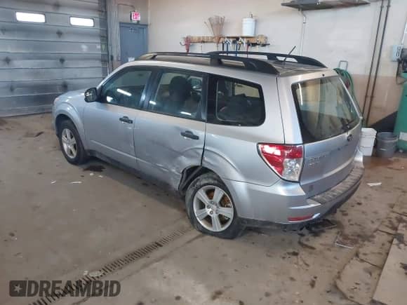 2013 Subaru Forester X z VIN JF2SHABC6DG424991, wystawiony jako IAAI lot #41638591 z przebiegiem 152 047 mil mil oraz . Historia ofert i sprzedaży dostępna na DreamBid. Obrazek 3.
