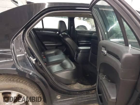 2018 Chrysler 300 Limited z VIN 2C3CCAKG5JH181716, wystawiony jako IAAI lot #42742226 z przebiegiem 188 662 mil mil oraz . Historia ofert i sprzedaży dostępna na DreamBid. Obrazek 8.