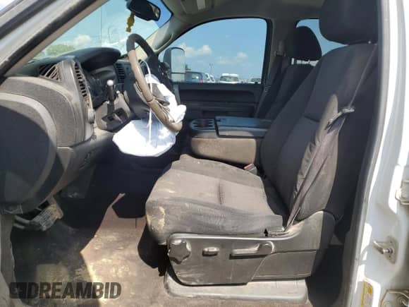 2011 Chevrolet Silverado 2500HD LT z VIN 1GC1KXC83BF109013, wystawiony jako Copart lot #68143465 z przebiegiem 161 921 mil mil oraz Szkoda całkowita • Salvage title. Historia ofert i sprzedaży dostępna na DreamBid. Obrazek 7.