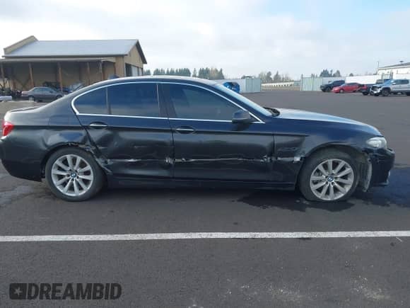 2016 BMW 5 Series 535i с VIN WBA5B1C5XGG133828, выставлен на аукционе IAAI как лот 39934390 с пробегом 83 248 миль миль и . История ставок и продаж доступна на DreamBid. Изображение 14.