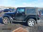 2012 Jeep Wrangler Sahara z VIN 1C4GJWBG4CL164203, wystawiony jako IAAI lot #41428441 z przebiegiem 94 776 mil mil oraz . Historia ofert i sprzedaży dostępna na DreamBid. Obrazek 14.