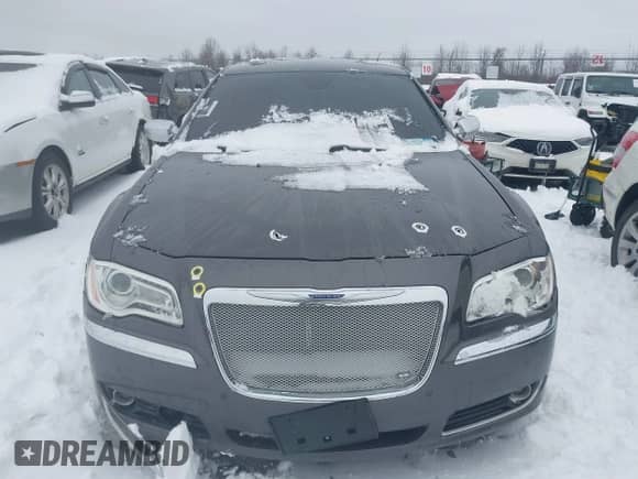 2013 Chrysler 300 S z VIN 2C3CCAJTXDH621920, wystawiony jako IAAI lot #41434113 z przebiegiem 146 164 mil mil oraz . Historia ofert i sprzedaży dostępna na DreamBid. Obrazek 12.