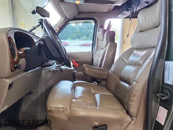 2002 Ford Econoline Cargo Recreational with VIN 1FDRE14L42HB76262, listed as a Copart auction lot 66448265 with 99,825 mi miles and Salvage title. Bid and sale history available at DreamBid. Image 7.