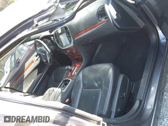 2014 Chrysler 300 с VIN 2C3CCAAG8EH135997, выставлен на аукционе IAAI как лот 43072867 с пробегом 101 428 миль миль и . История ставок и продаж доступна на DreamBid. Изображение 5.