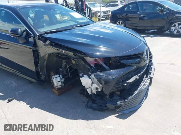 2020 Toyota Camry Hybrid XLE z VIN 4T1F31AK4LU526096, wystawiony jako IAAI lot #42213926 z przebiegiem 102 881 mil mil oraz . Historia ofert i sprzedaży dostępna na DreamBid. Obrazek 6.