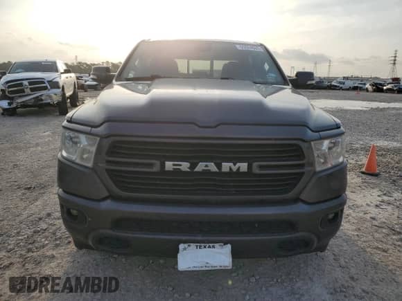 2021 Ram 1500 Big Horn z VIN 1C6RREFT1MN630881, wystawiony jako Copart lot #55024865 z przebiegiem 104 583 mil mil oraz Szkoda całkowita • Salvage title. Historia ofert i sprzedaży dostępna na DreamBid. Obrazek 5.
