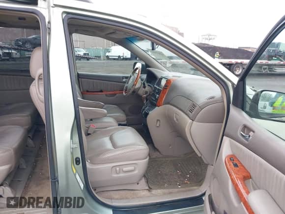 2008 Toyota Sienna XLE с VIN 5TDBK22C98S019421, выставлен на аукционе IAAI как лот 42037261 с пробегом 193 589 миль миль и . История ставок и продаж доступна на DreamBid. Изображение 5.