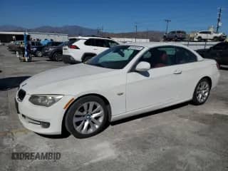 2013 BMW 3 Series 328i z VIN WBADW3C59DJ525113, wystawiony jako Copart lot #63408815 z przebiegiem 167 104 mil mil oraz Szkoda całkowita • Salvage title. Historia ofert i sprzedaży dostępna na DreamBid. Obrazek 1.