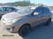 2013 Hyundai Tucson GLS z VIN KM8JUCAC6DU622860, wystawiony jako IAAI lot #43220752 z przebiegiem 152 538 mil mil oraz . Historia ofert i sprzedaży dostępna na DreamBid. Obrazek 2.