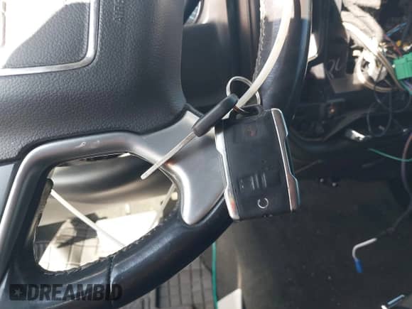 2018 GMC Sierra 1500 SLT z VIN 3GTP1NEC7JG332428, wystawiony jako IAAI lot #43496885 z przebiegiem Nie podano mil oraz . Historia ofert i sprzedaży dostępna na DreamBid. Obrazek 11.