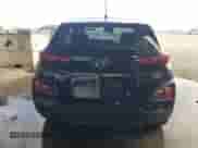 2021 Hyundai Kona SE z VIN KM8K12AA1MU687279, wystawiony jako Copart lot #71052535 z przebiegiem 83 934 mil mil oraz Czysty tytuł • Clean title. Historia ofert i sprzedaży dostępna na DreamBid. Obrazek 6.
