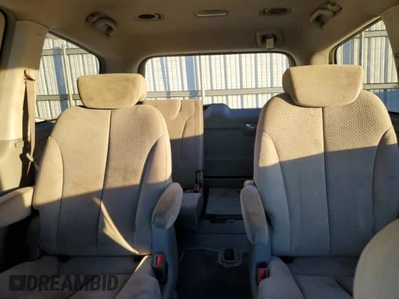 2007 Hyundai Entourage GLS with VIN KNDMC233176033073, listed as a Copart auction lot 81192844 with 224,147 mi miles and Salvage title. Bid and sale history available at DreamBid. Image 10.