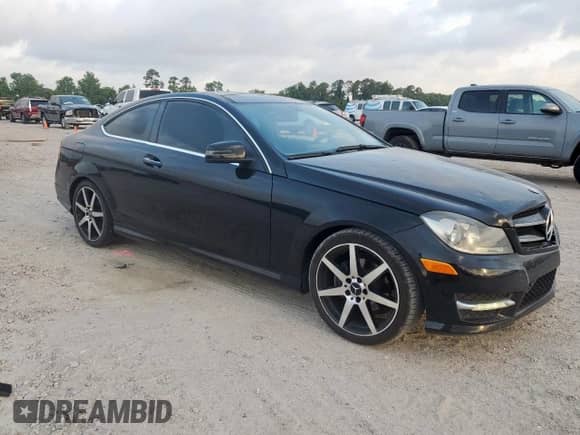 2015 Mercedes-Benz C 250 with VIN WDDGJ4HB3FG391210, listed as a Copart auction lot 53366605 with 113,976 mi miles and Clean title. Bid and sale history available at DreamBid. Image 4.