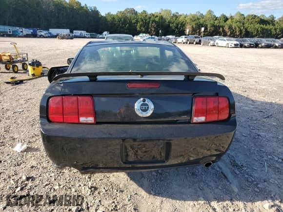2007 Ford Mustang GT Deluxe z VIN 1ZVHT82H375218942, wystawiony jako Copart lot #85519015 z przebiegiem 133 265 mil mil oraz Szkoda całkowita • Salvage title. Historia ofert i sprzedaży dostępna na DreamBid. Obrazek 6.