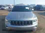 2018 Jeep Grand Cherokee Altitude z VIN 1C4RJEAG2JC111808, wystawiony jako IAAI lot #42772006 z przebiegiem 163 350 mil mil oraz . Historia ofert i sprzedaży dostępna na DreamBid. Obrazek 13.