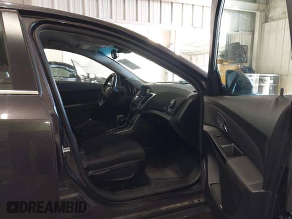 2014 Chevrolet Cruze 1LT с VIN 1G1PC5SB1E7180680, выставлен на аукционе IAAI как лот 43355904 с пробегом 113 924 миль миль и . История ставок и продаж доступна на DreamBid. Изображение 5.