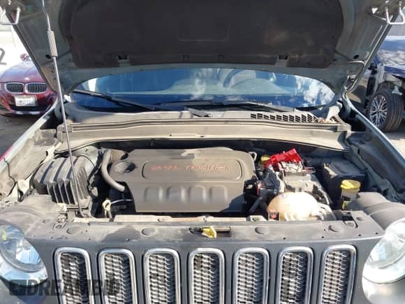 2018 Jeep Renegade Latitude with VIN ZACCJABB4JPH27118, listed as a IAAI auction lot 43283714 with 91,236 mi miles and . Bid and sale history available at DreamBid. Image 10.