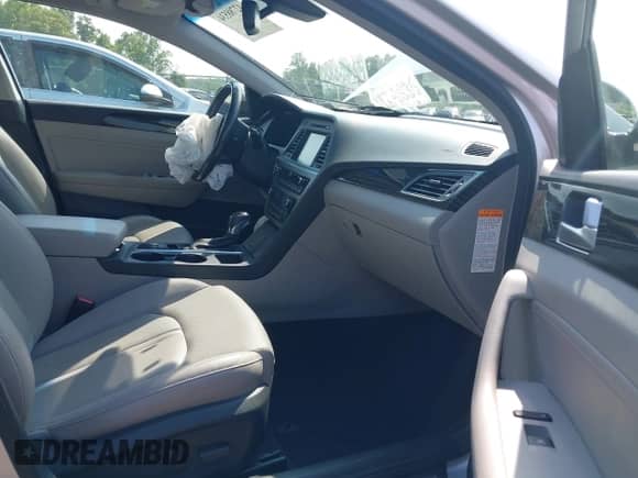 2016 Hyundai Sonata Limited с VIN KMHE34L14GA014699, выставлен на аукционе IAAI как лот 42788534 с пробегом 55 455 миль миль и . История ставок и продаж доступна на DreamBid. Изображение 5.